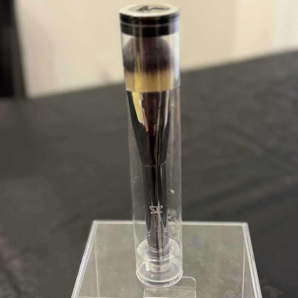 IT Cosmetics Foundation Makeup Brush